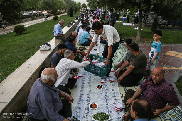 ماه رمضان چگونه افطار کنیم/ غذاهای سحری